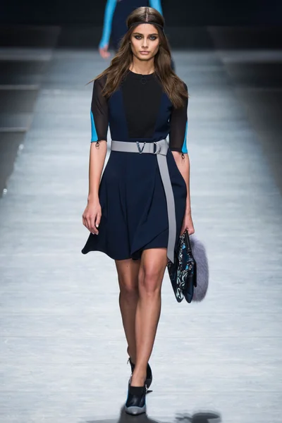 Look 10